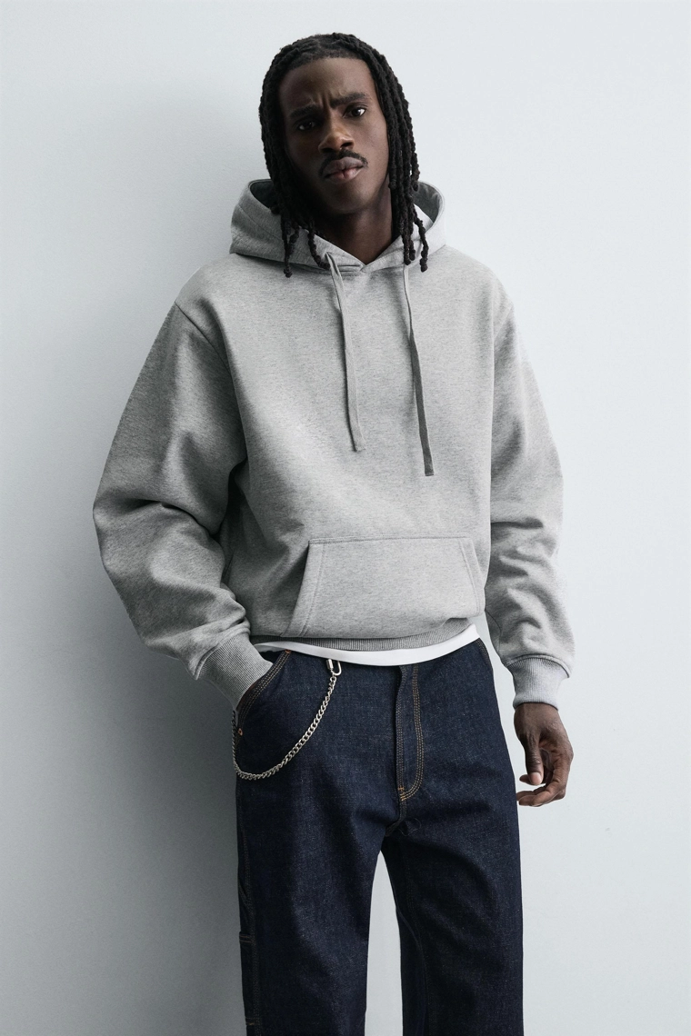 ХУДИ С КАПЮШОНОМ ИЗ СТРУКТУРНОГО МАТЕРИАЛА