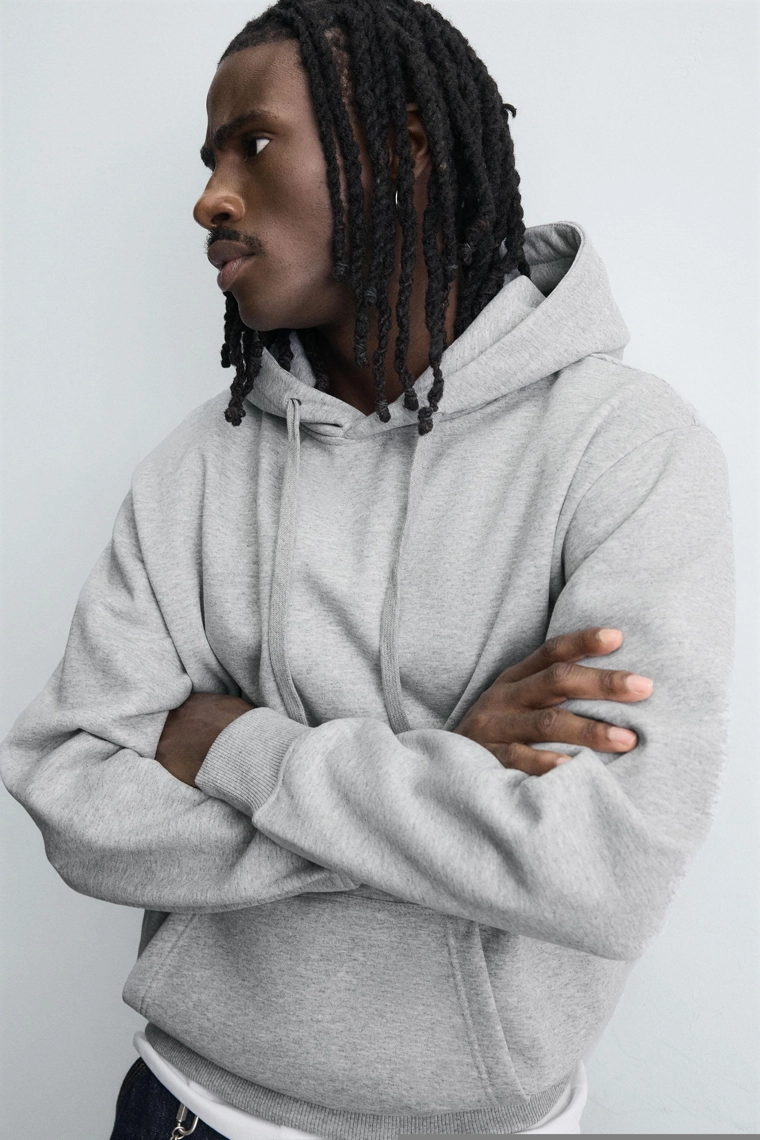 ХУДИ С КАПЮШОНОМ ИЗ СТРУКТУРНОГО МАТЕРИАЛА