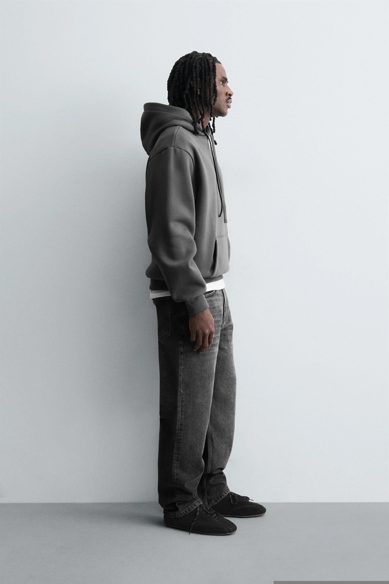 ХУДИ С КАПЮШОНОМ ИЗ СТРУКТУРНОГО МАТЕРИАЛА