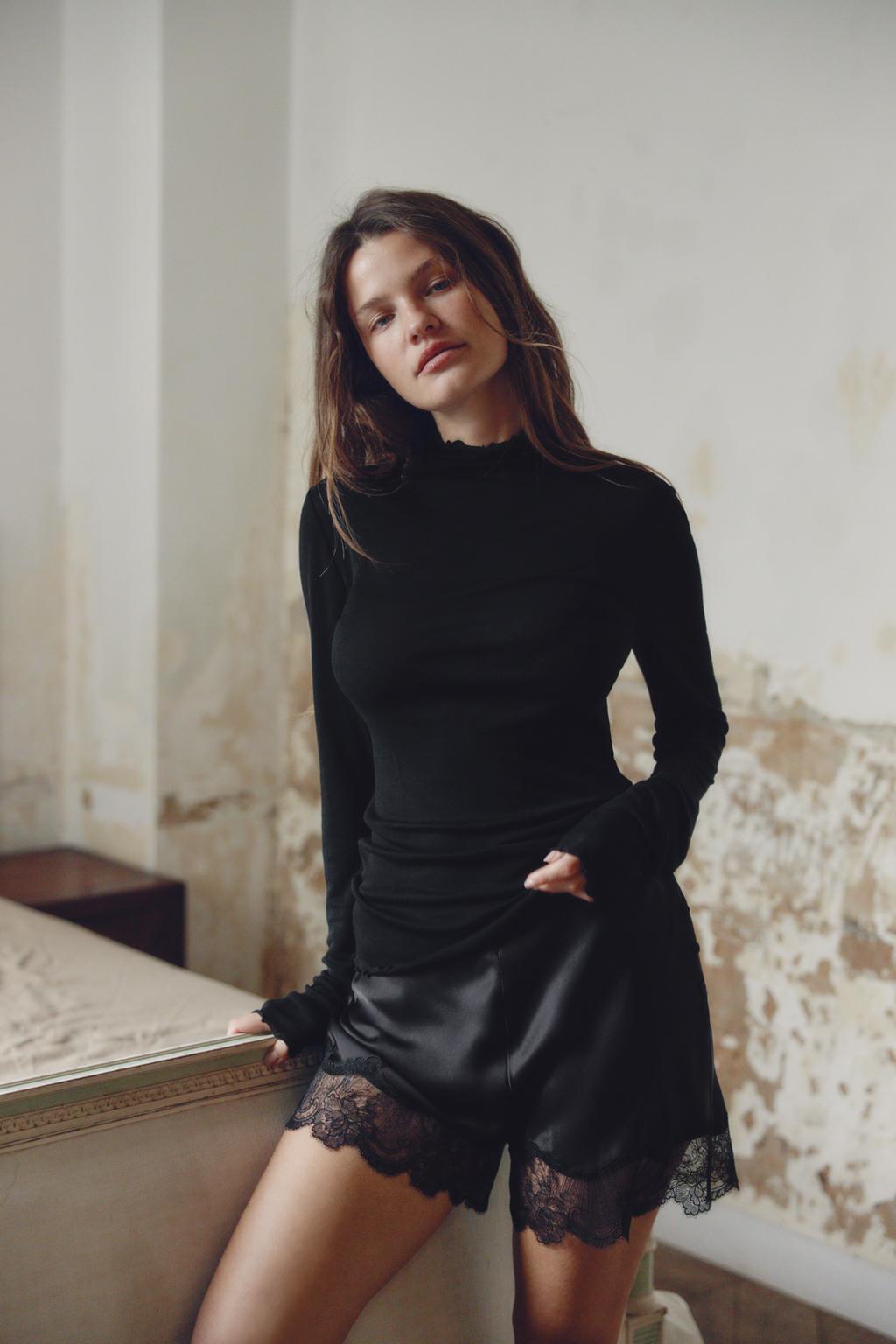 ОДНОТОННАЯ ФУТБОЛКА ИЗ ЛИОЦЕЛЛА