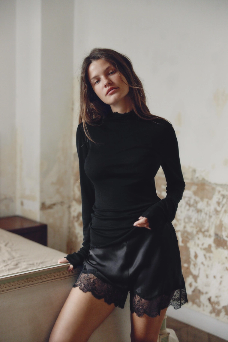 ОДНОТОННАЯ ФУТБОЛКА ИЗ ЛИОЦЕЛЛА