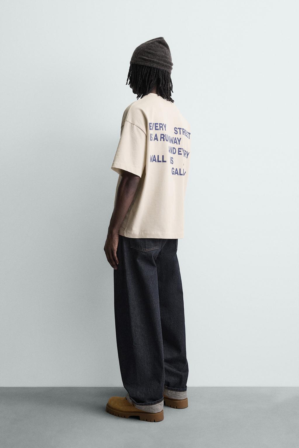 ФУТБОЛКА С КОНТРАСТНЫМ ПРИНТОМ