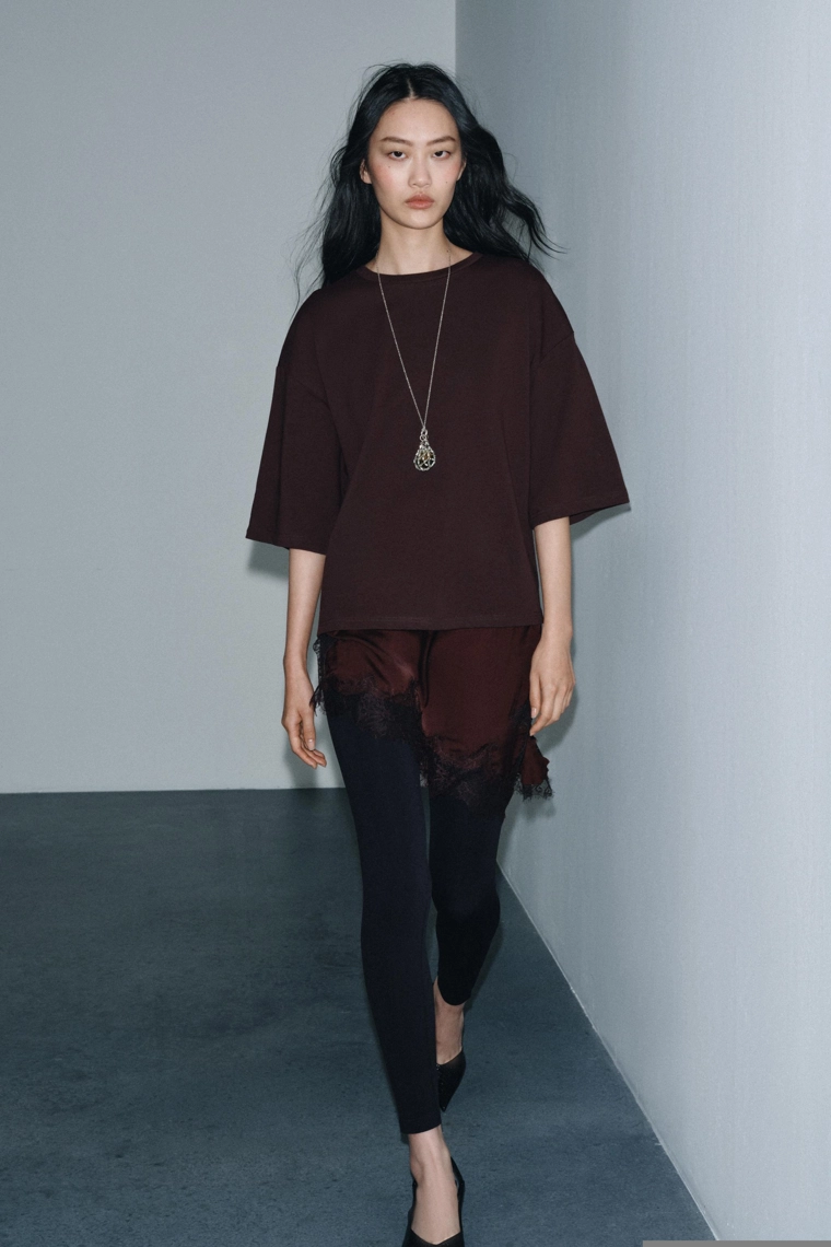 КОМБИНИРОВАННАЯ ФУТБОЛКА С КРУЖЕВОМ