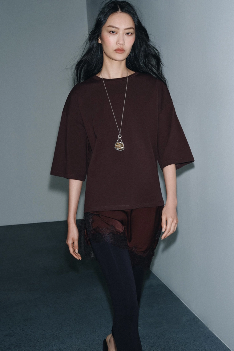 КОМБИНИРОВАННАЯ ФУТБОЛКА С КРУЖЕВОМ