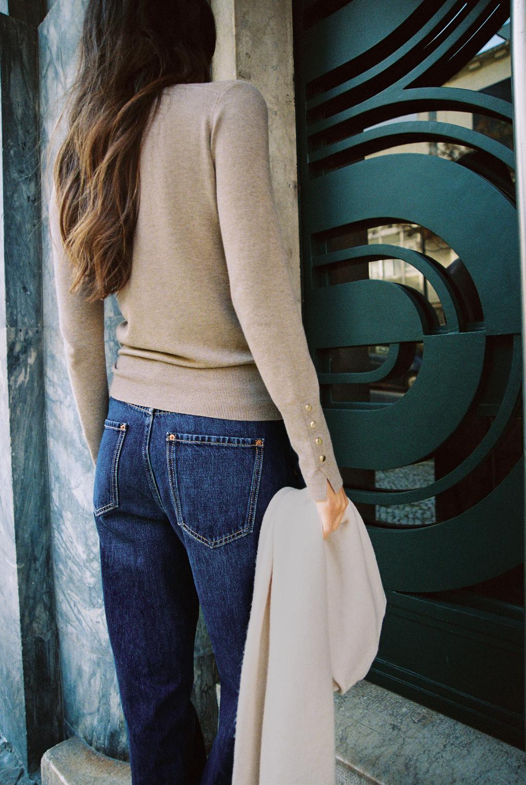 БАЗОВЫЙ ОДНОТОННЫЙ СВИТЕР