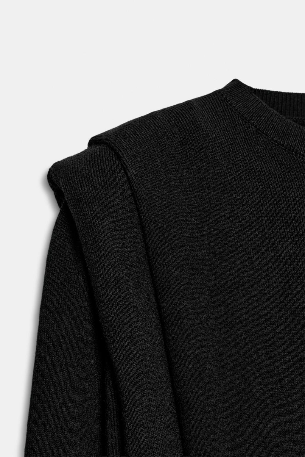 ВЯЗАНЫЙ СВИТЕР С ПОГОНАМИ