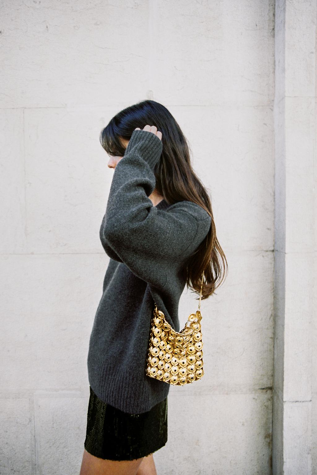 ТРИКОТАЖНЫЙ СВИТЕР С V-ОБРАЗНЫМ ВЫРЕЗОМ