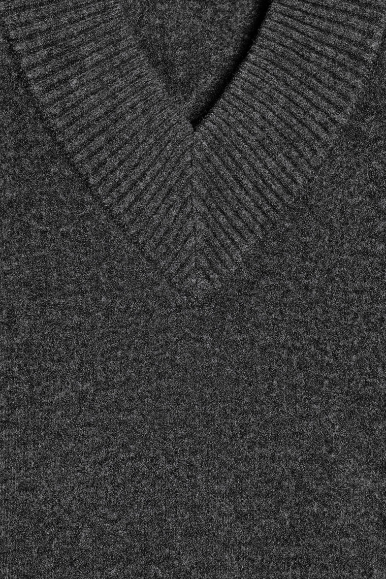 ТРИКОТАЖНЫЙ СВИТЕР С V-ОБРАЗНЫМ ВЫРЕЗОМ