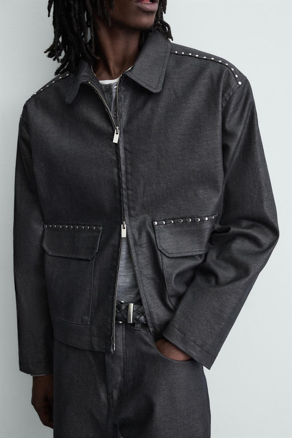 КУРТКА СВОБОДНОГО КРОЯ С ЗАКЛЕПКАМИ