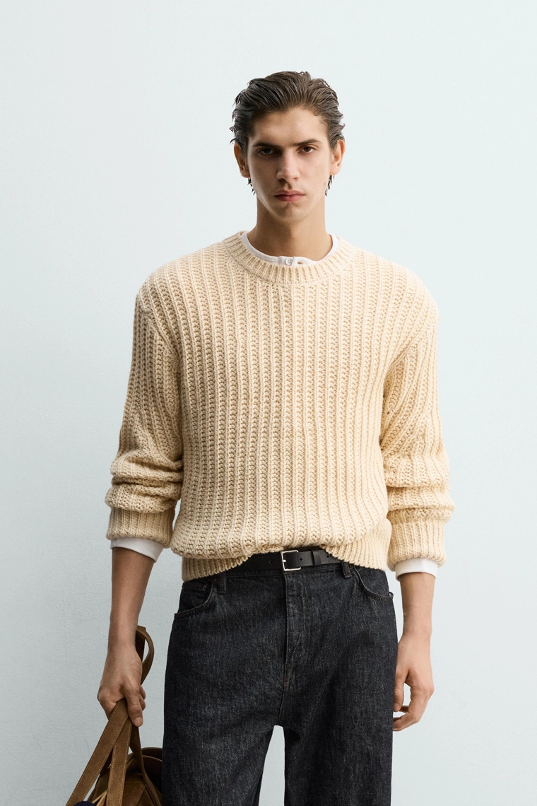 ОБЪЕМНЫЙ СВИТЕР ИЗ РЕЛЬЕФНОЙ ТКАНИ