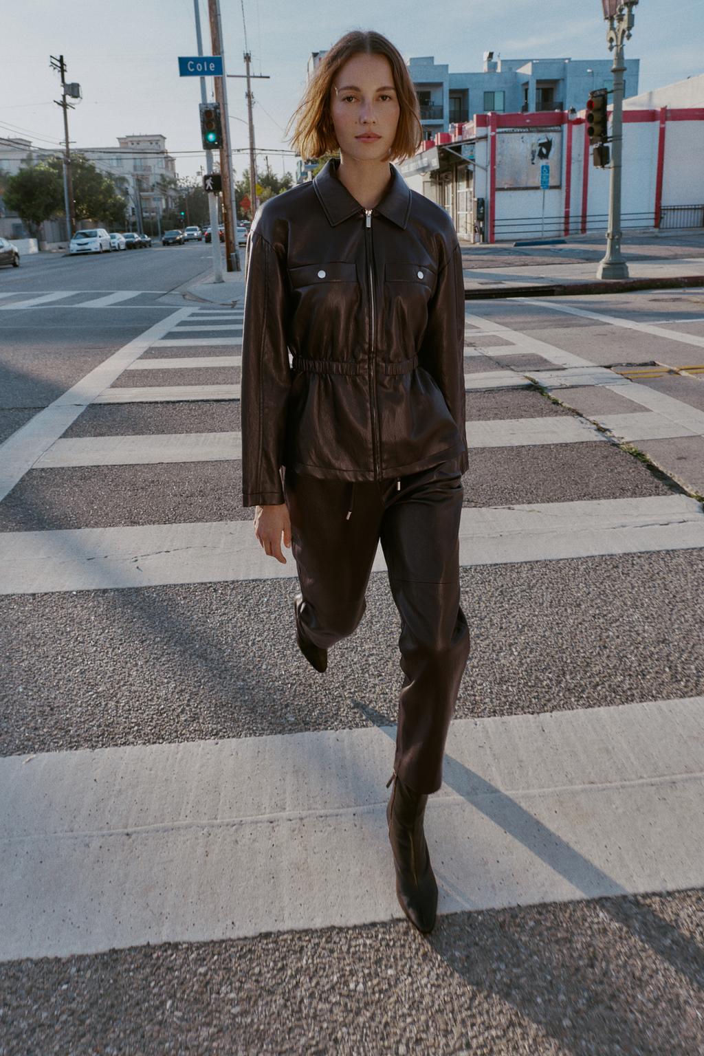 БРЮКИ ИЗ ИСКУССТВЕННОЙ КОЖИ С ЭЛАСТИЧНЫМ ПОЯСОМ