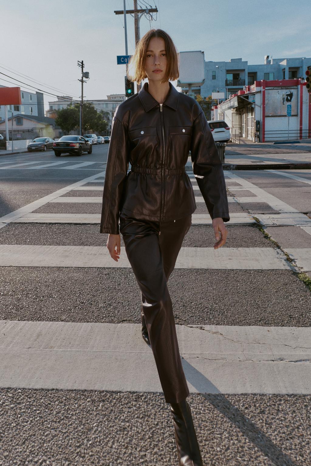 БРЮКИ ИЗ ИСКУССТВЕННОЙ КОЖИ С ЭЛАСТИЧНЫМ ПОЯСОМ