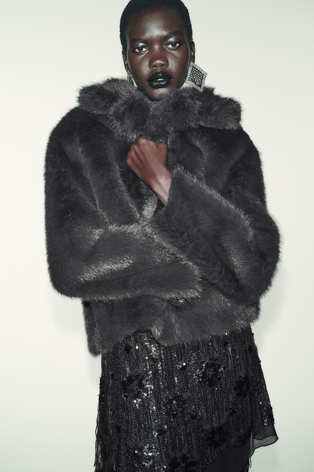 ДВУСТОРОННЕЕ КОРОТКОЕ ПАЛЬТО ИЗ ИСКУССТВЕННОГО МЕХА