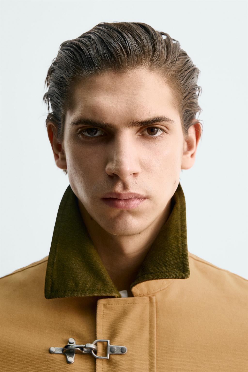 КУРТКА С КОНТРАСТНЫМ ВОРОТНИКОМ И АЛАМАРАМИ