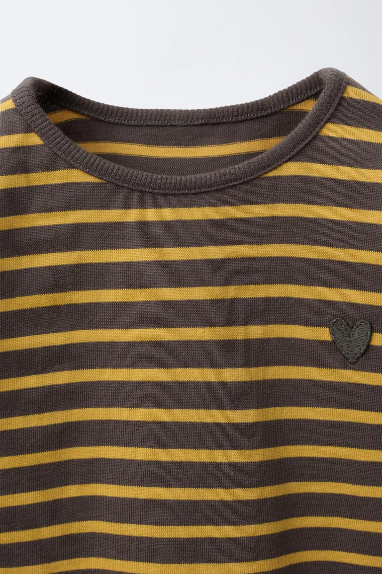 Футболка с полосками и вышитым сердцем