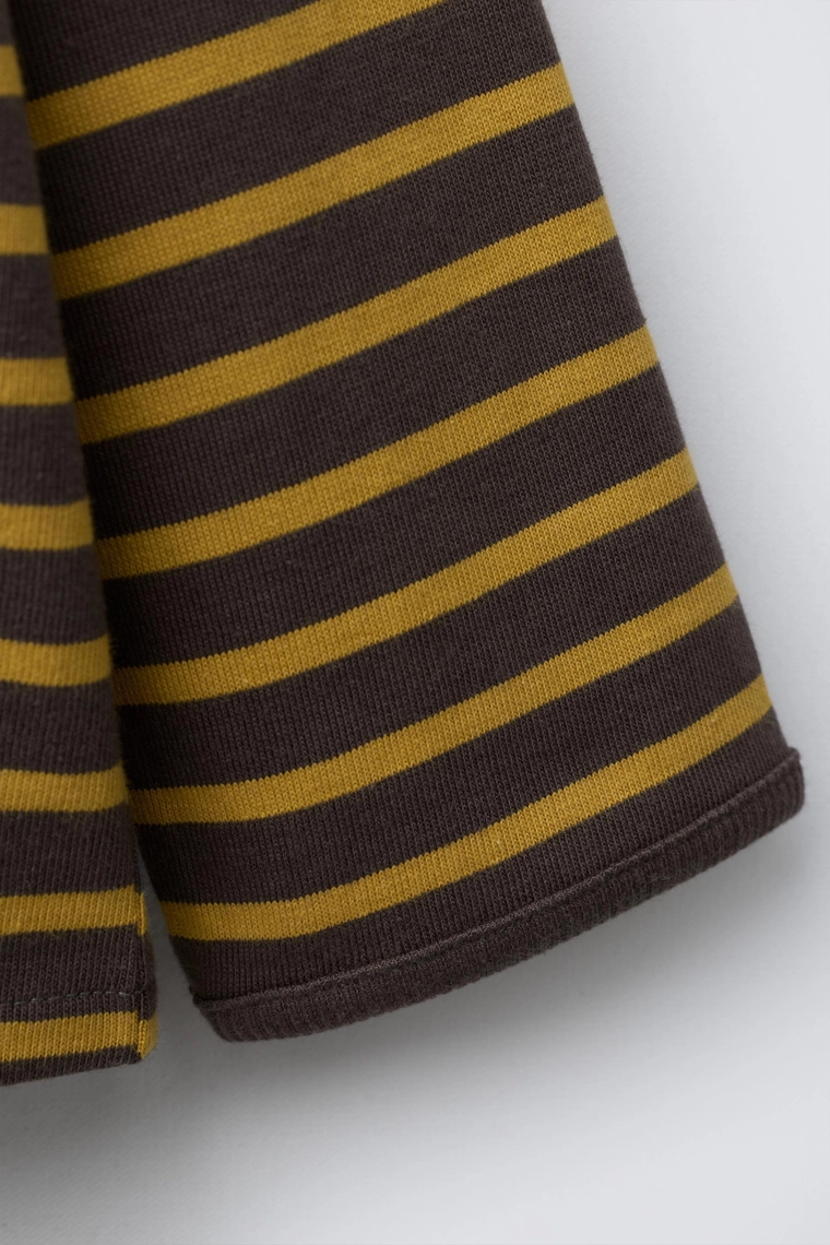 Футболка с полосками и вышитым сердцем