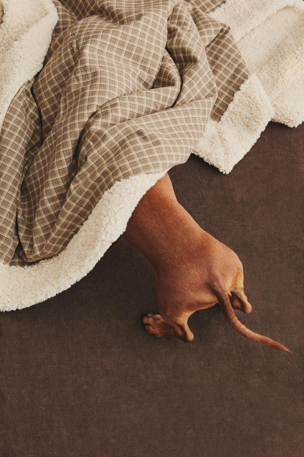 Плед для домашних животных в клетчатом дизайне