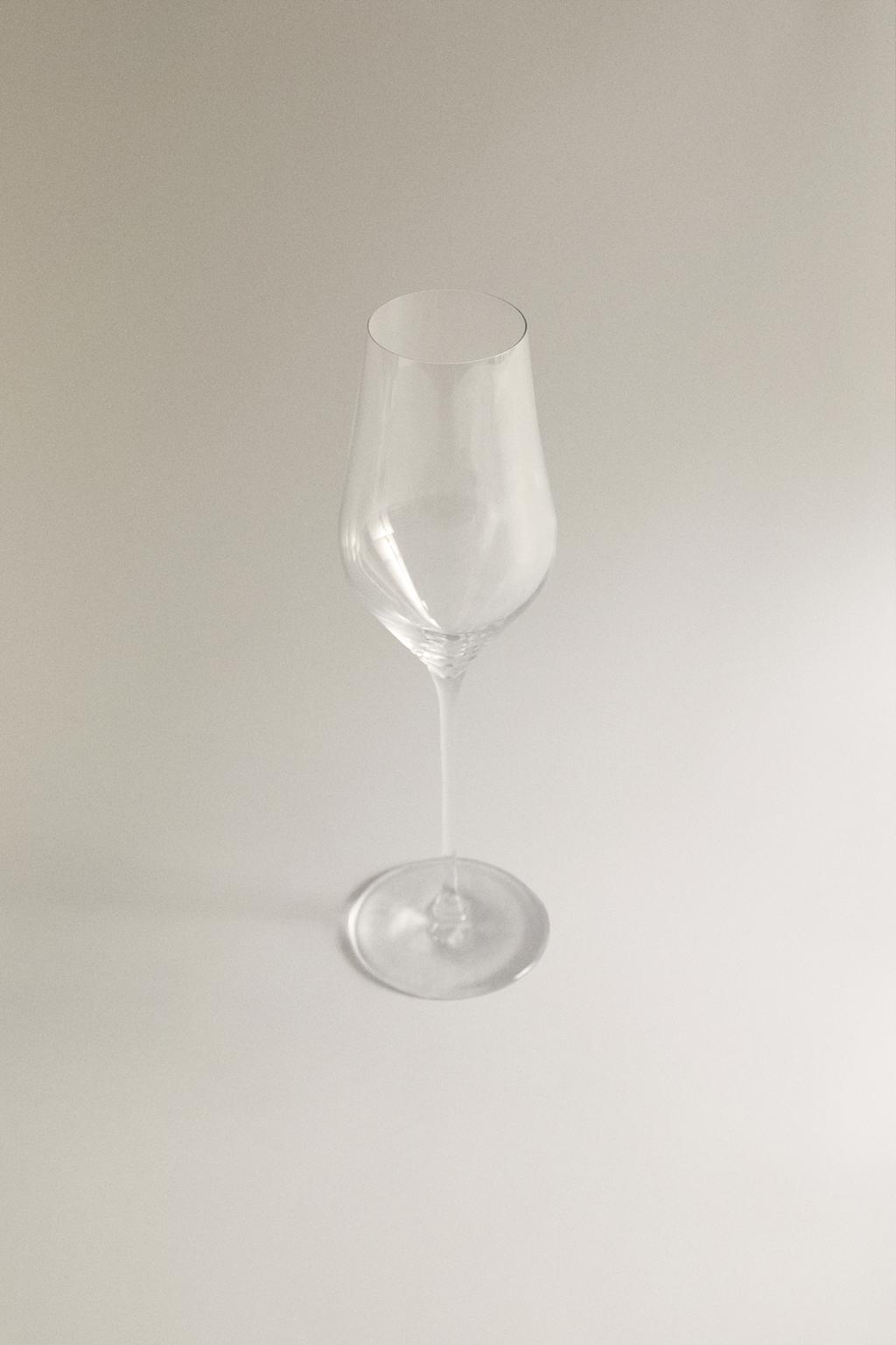 Простой хрустальный флейтовый бокал
