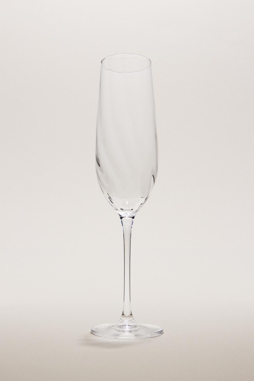 Хрустальный бокал для вина с рельефным дизайном