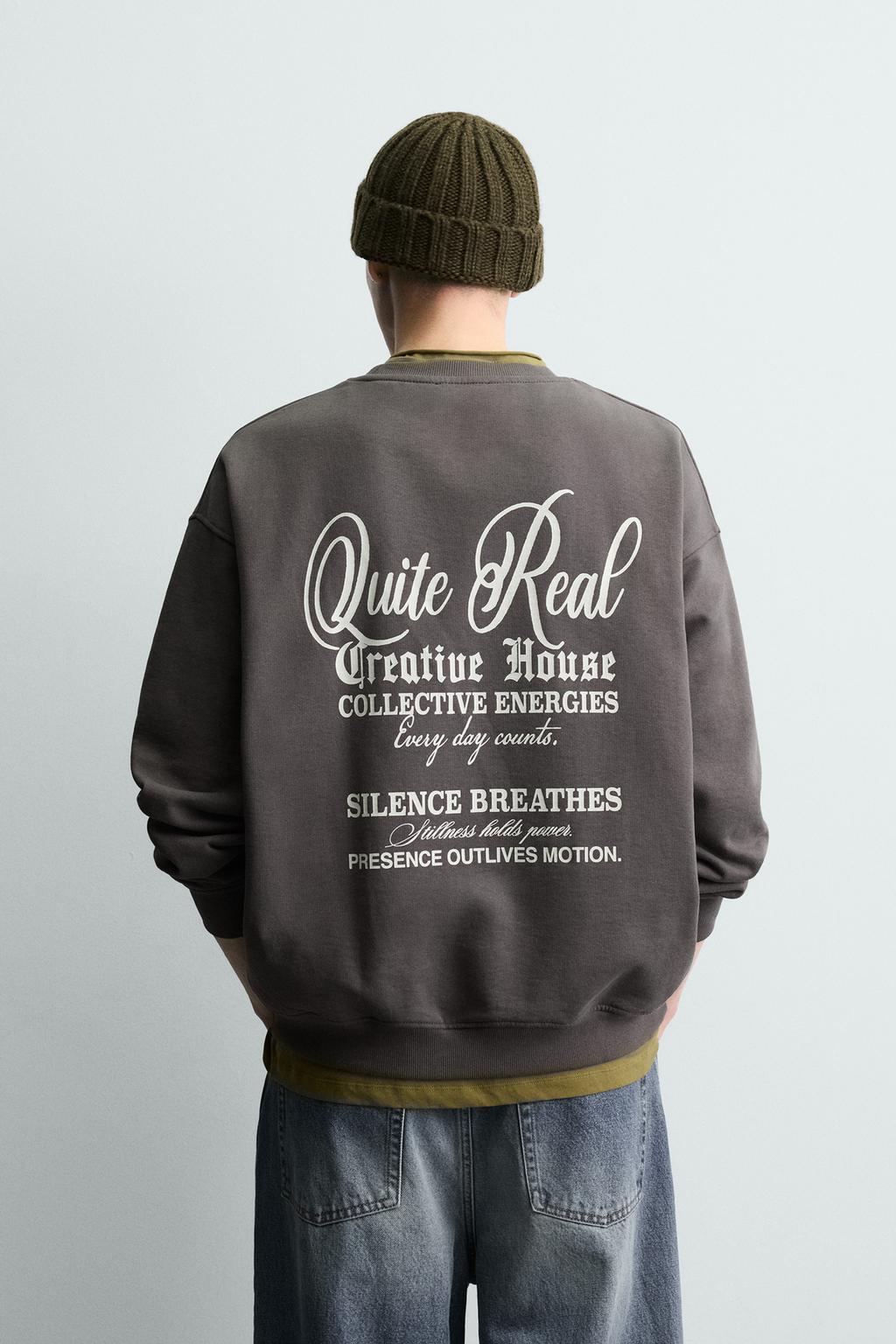 ТОЛСТОВКА С КРУГЛЫМ ВЫРЕЗОМ И ПРИНТОМ