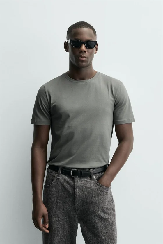 БАЗОВАЯ ФУТБОЛКА SLIM FIT