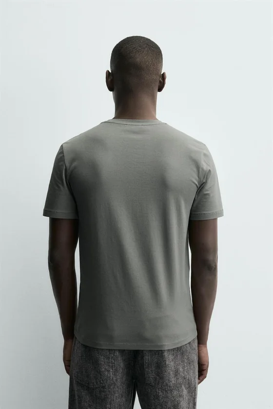 БАЗОВАЯ ФУТБОЛКА SLIM FIT