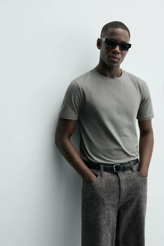 БАЗОВАЯ ФУТБОЛКА SLIM FIT