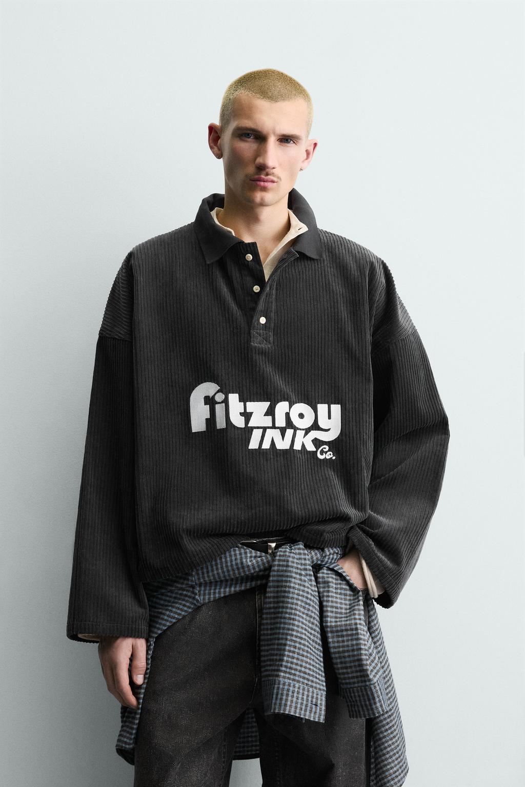 УКОРОЧЕННОЕ ПОЛО ИЗ ВЕЛЬВЕТА С ВЫШИВКОЙ