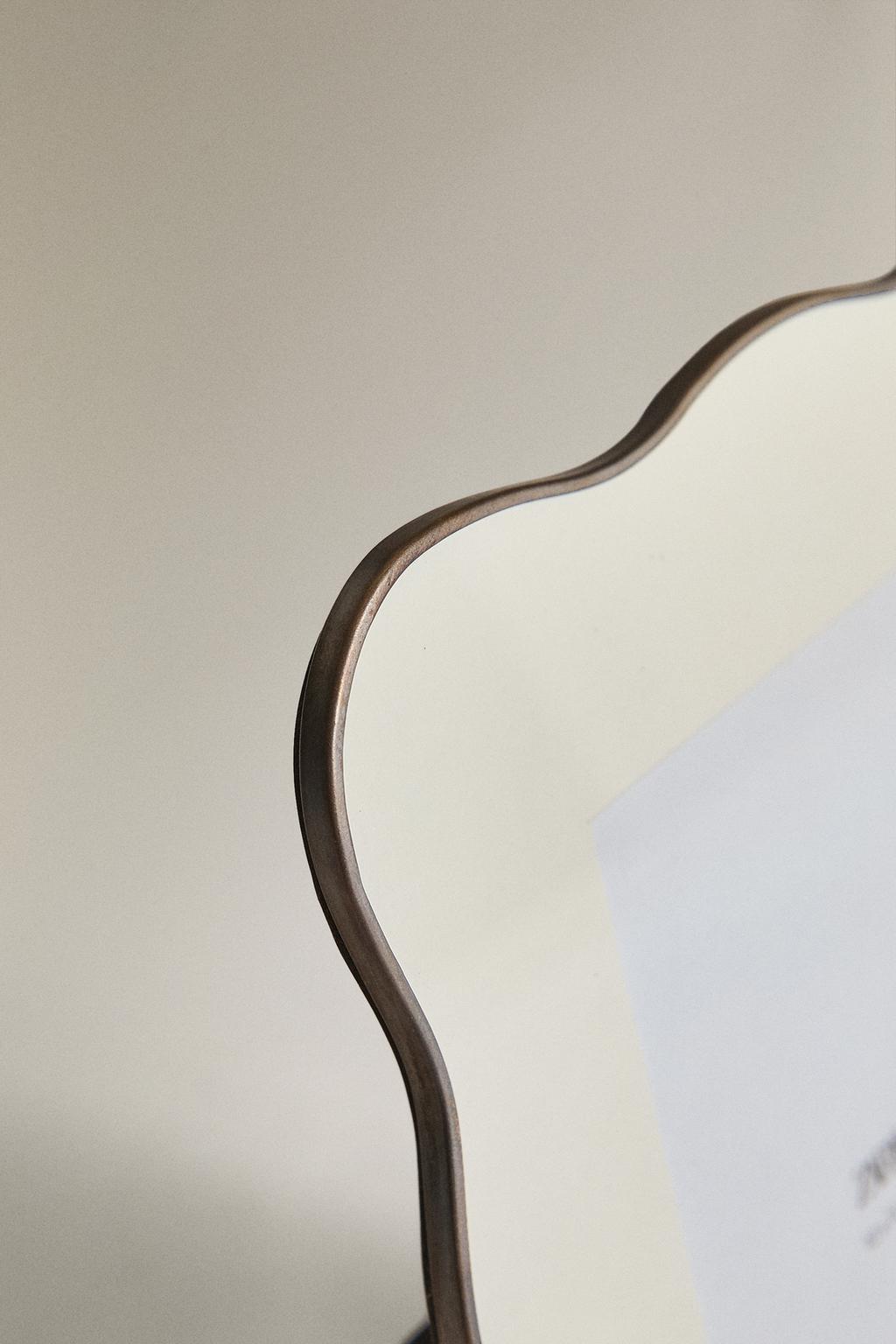 Фоторамка из металла с волнистым краем