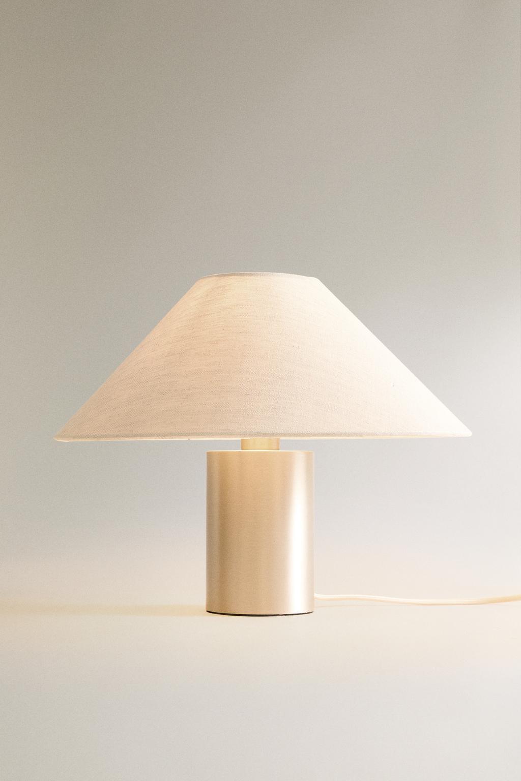 Металлическая настольная лампа