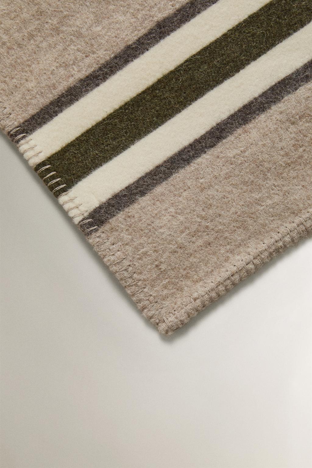 Плед из шерсти с полосатым узором