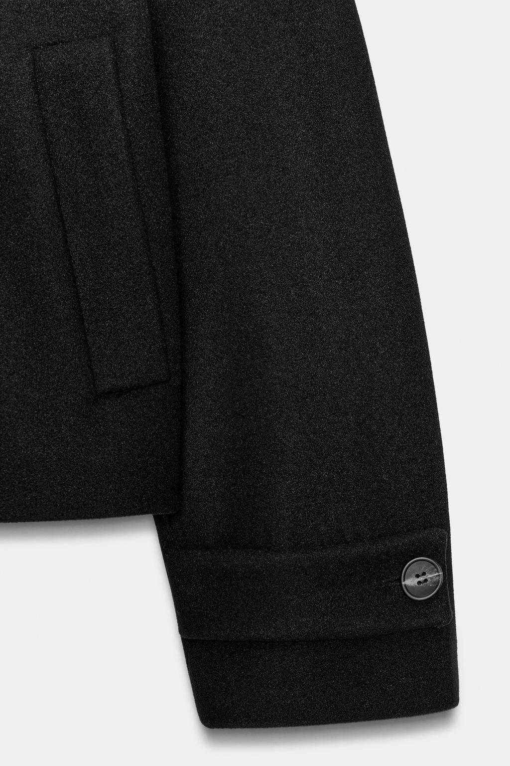 КОРОТКОЕ ПАЛЬТО С ВЫСОКИМ ВОРОТНИКОМ