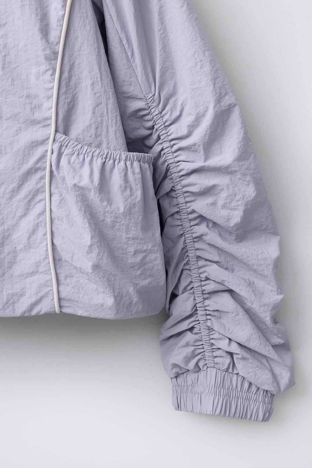 КУРТКА ИЗ НЕЙЛОНА С КОНТРАСТНОЙ ОТДЕЛКОЙ