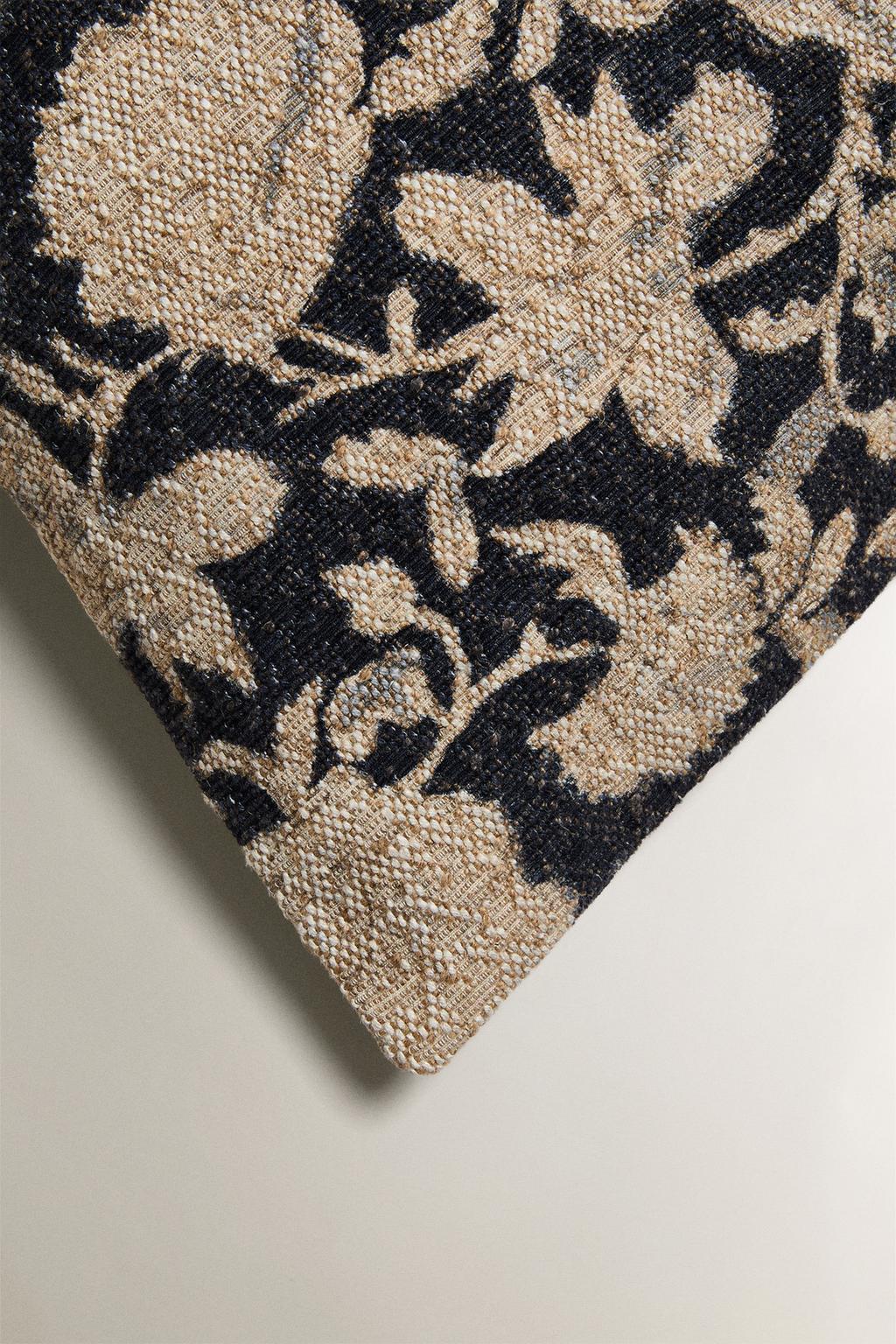 Наволочка с цветочным принтом