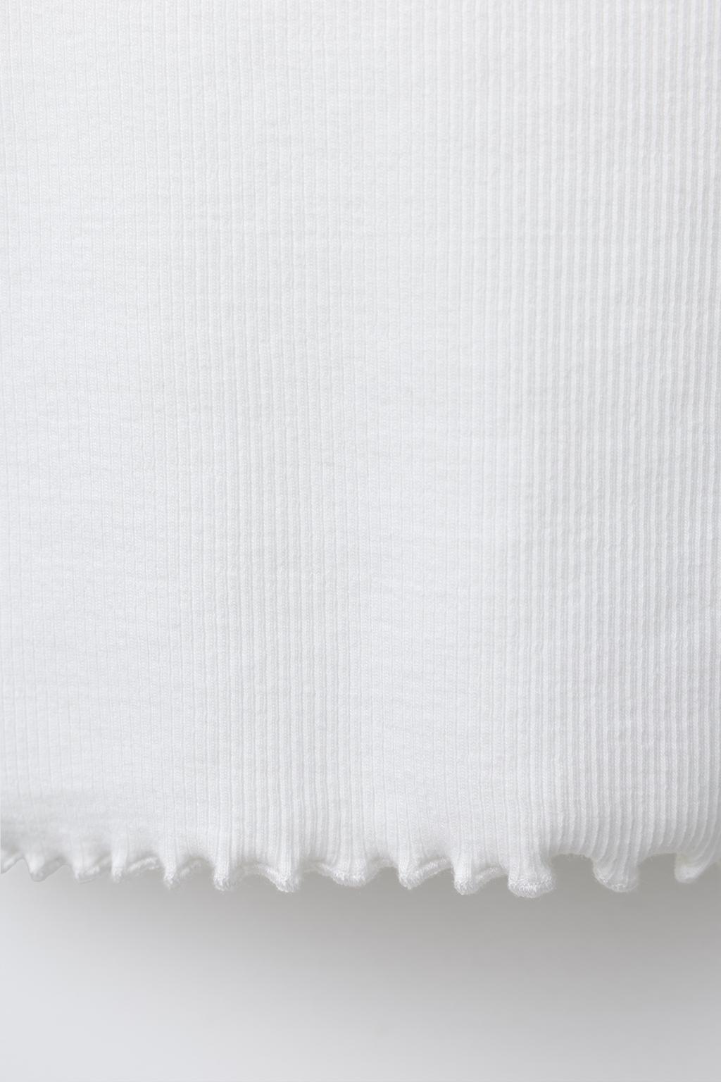 ФУТБОЛКА В РУБЧИК С ВЫРЕЗОМ «СЕРДЦЕ»