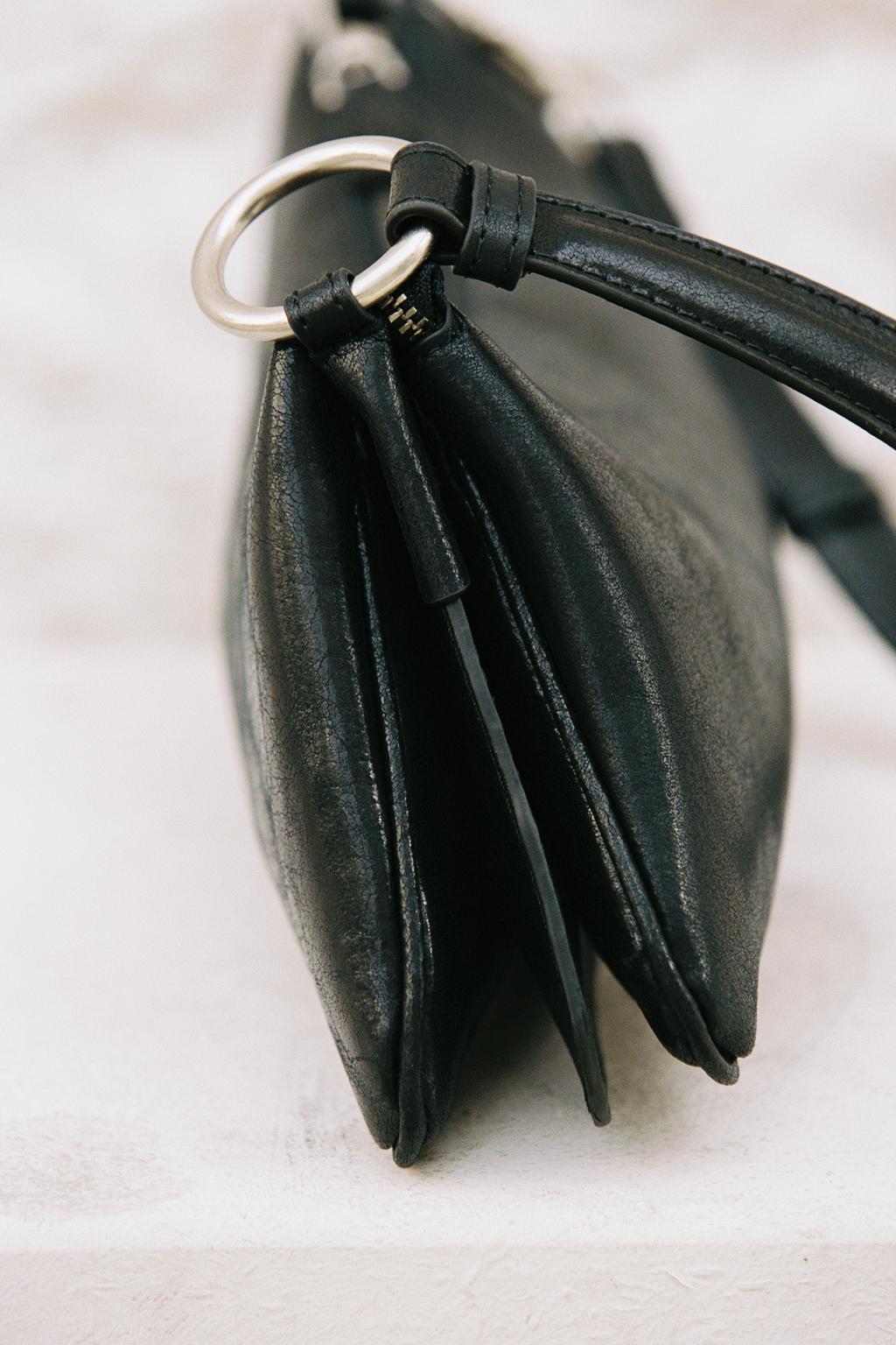 УДЛИНЕННАЯ СУМКА ЧЕРЕЗ ПЛЕЧО