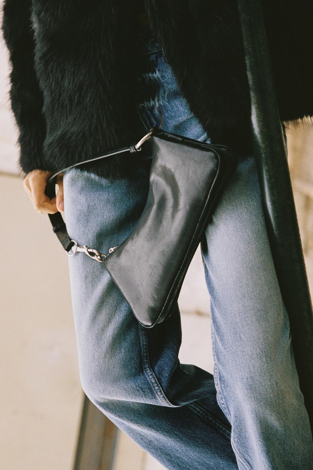 УДЛИНЕННАЯ СУМКА ЧЕРЕЗ ПЛЕЧО