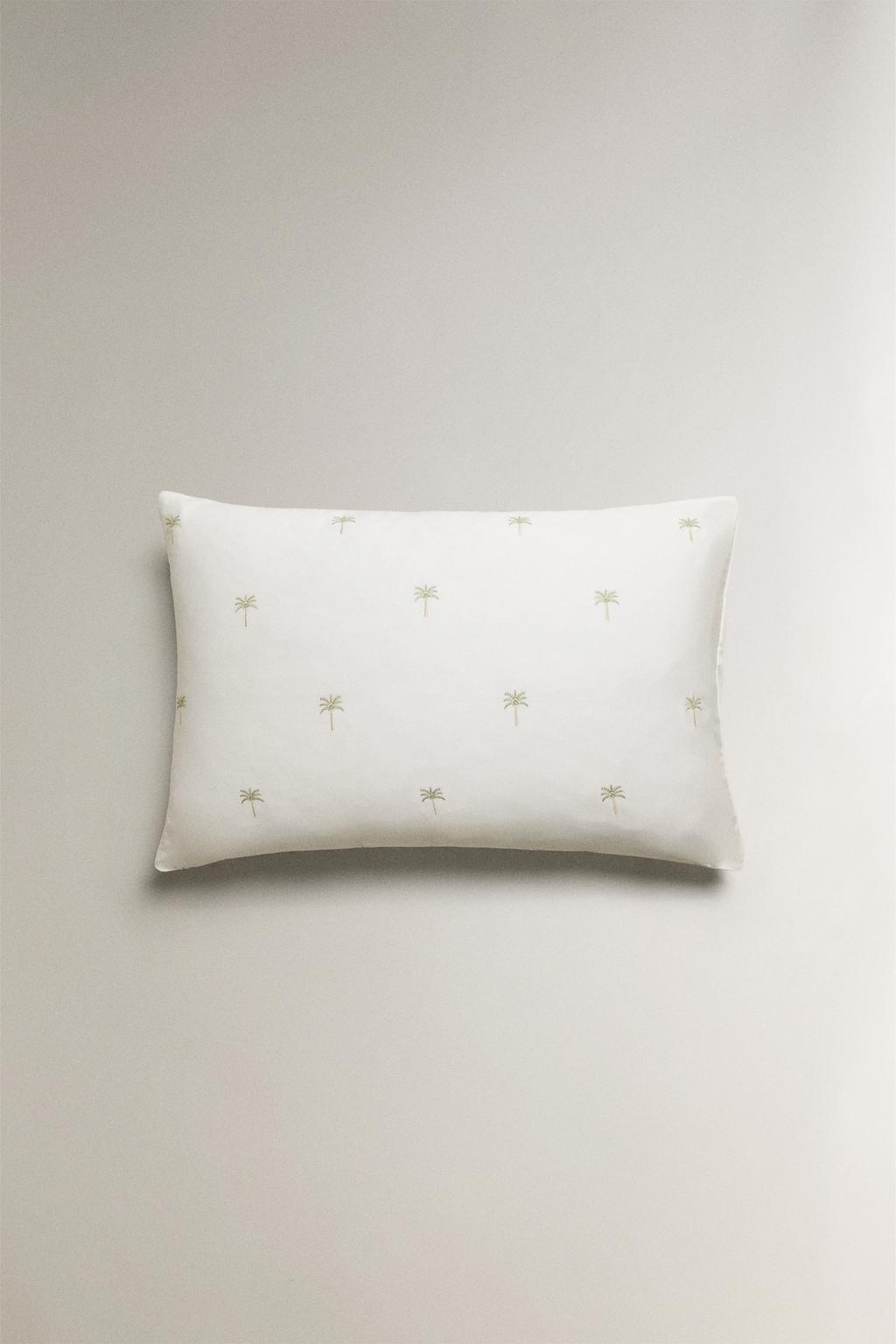 Наволочка из сатина с вышитыми пальмами