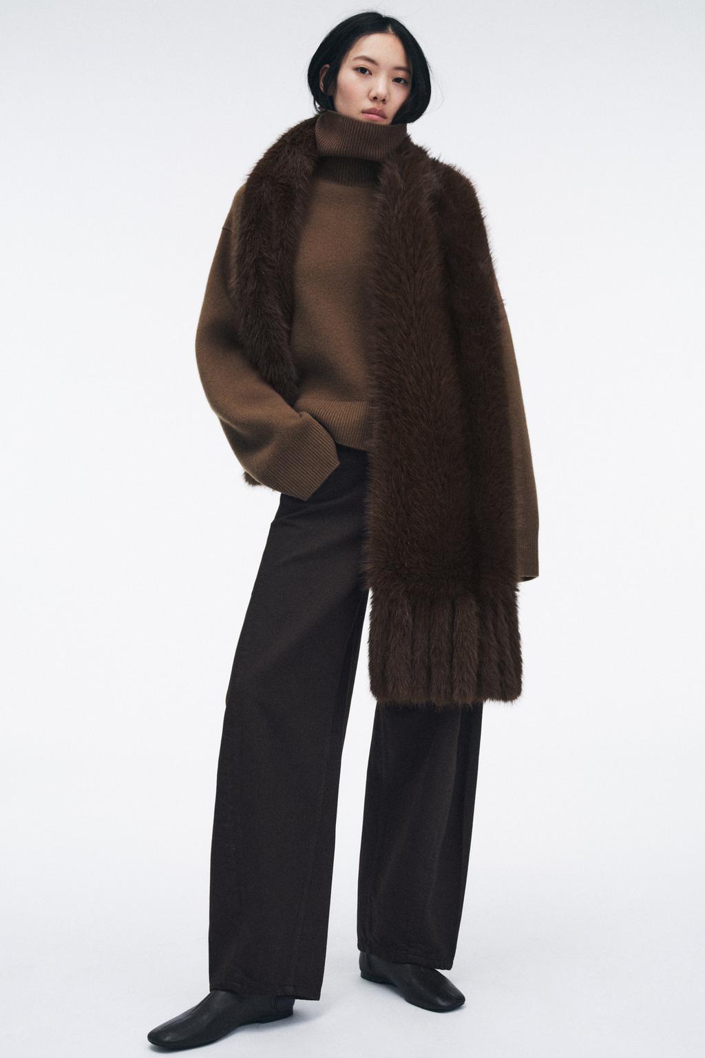 ДЛИННЫЙ ОДНОТОННЫЙ ШАРФ ИЗ ИСКУССТВЕННОГО МЕХА С БАХРОМОЙ