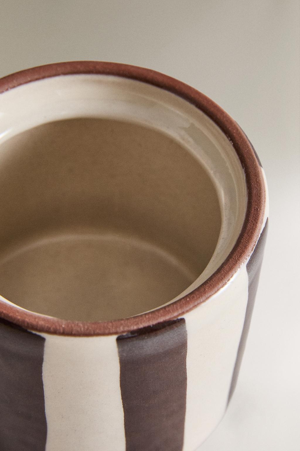 Керамическая баночка для ванной в полоску коричневого цвета