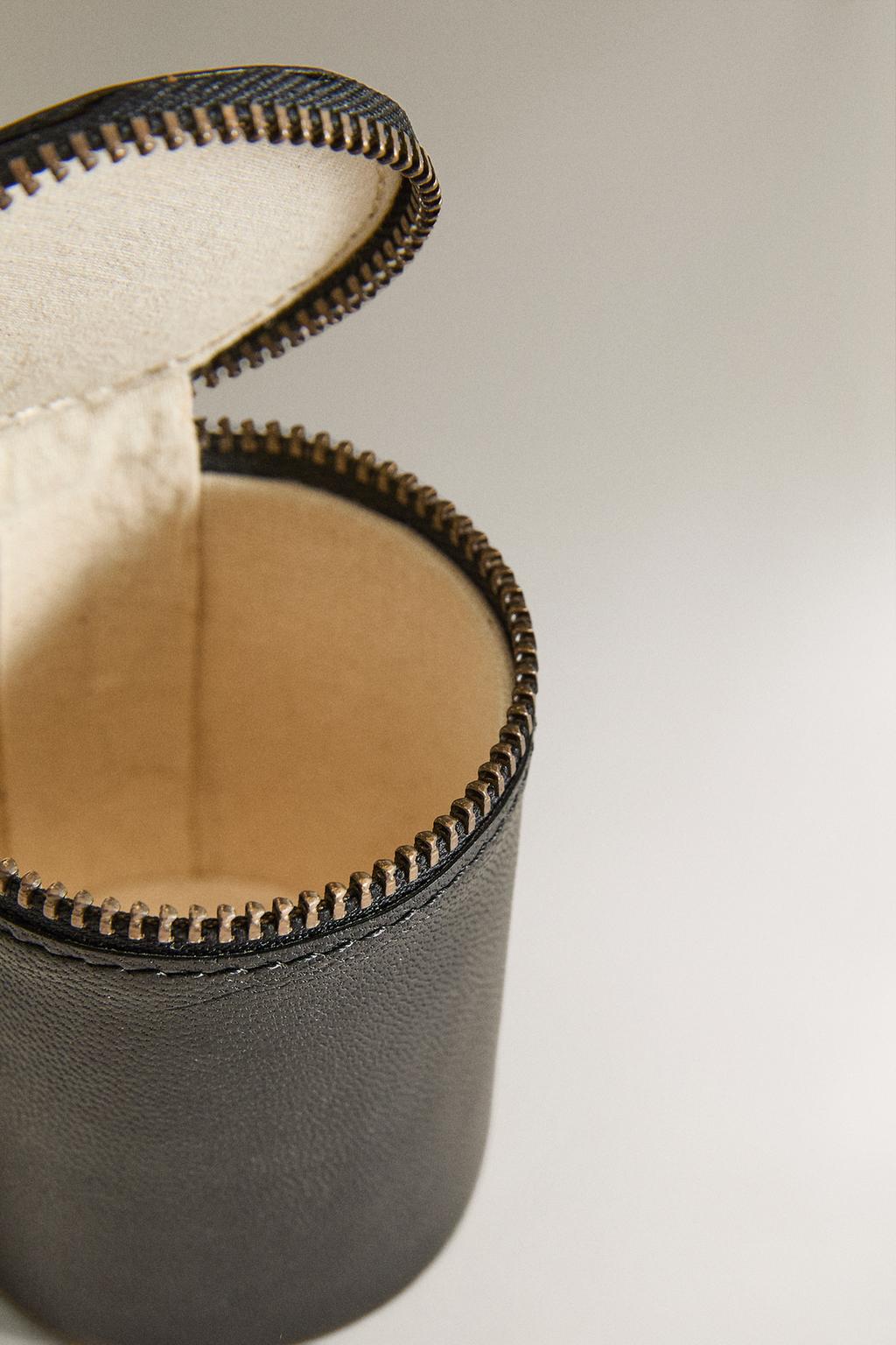 Кожаный цилиндрический чехол