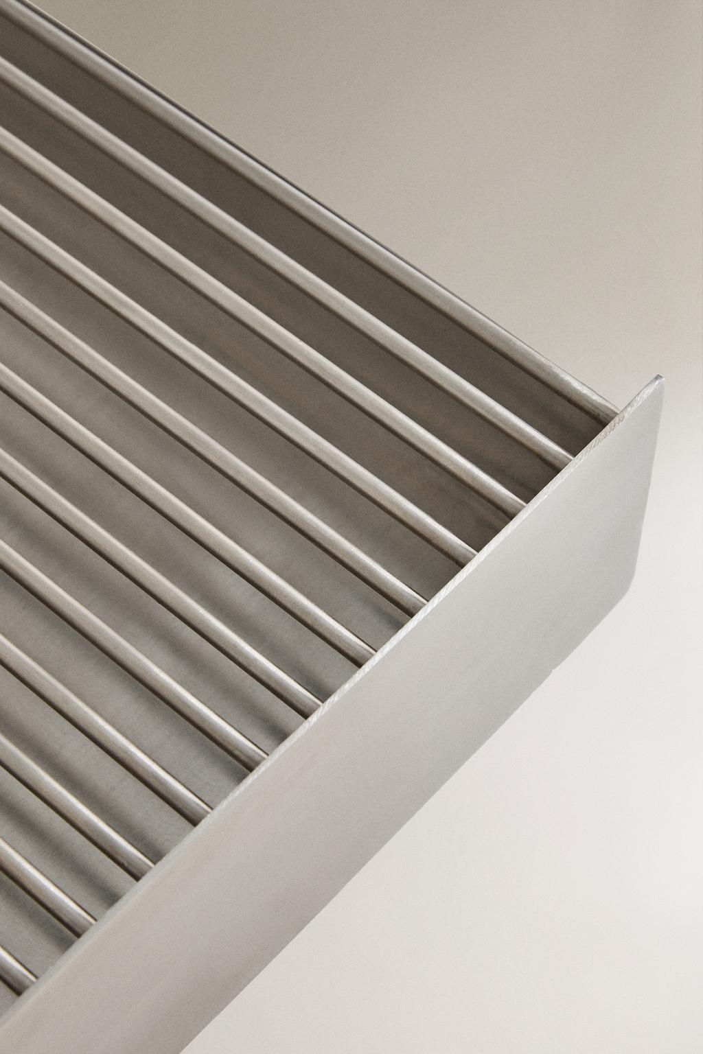 Металлическая подставка для дров с ящиком