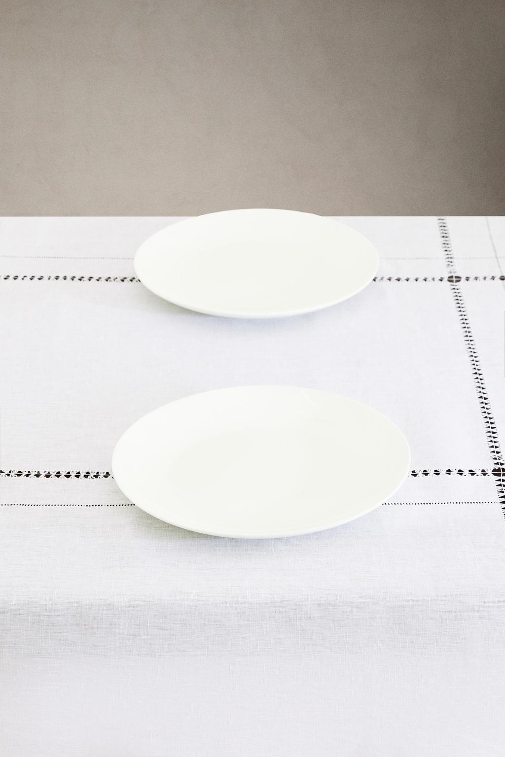 Скатерть из льна с вышивкой и ажурным краем