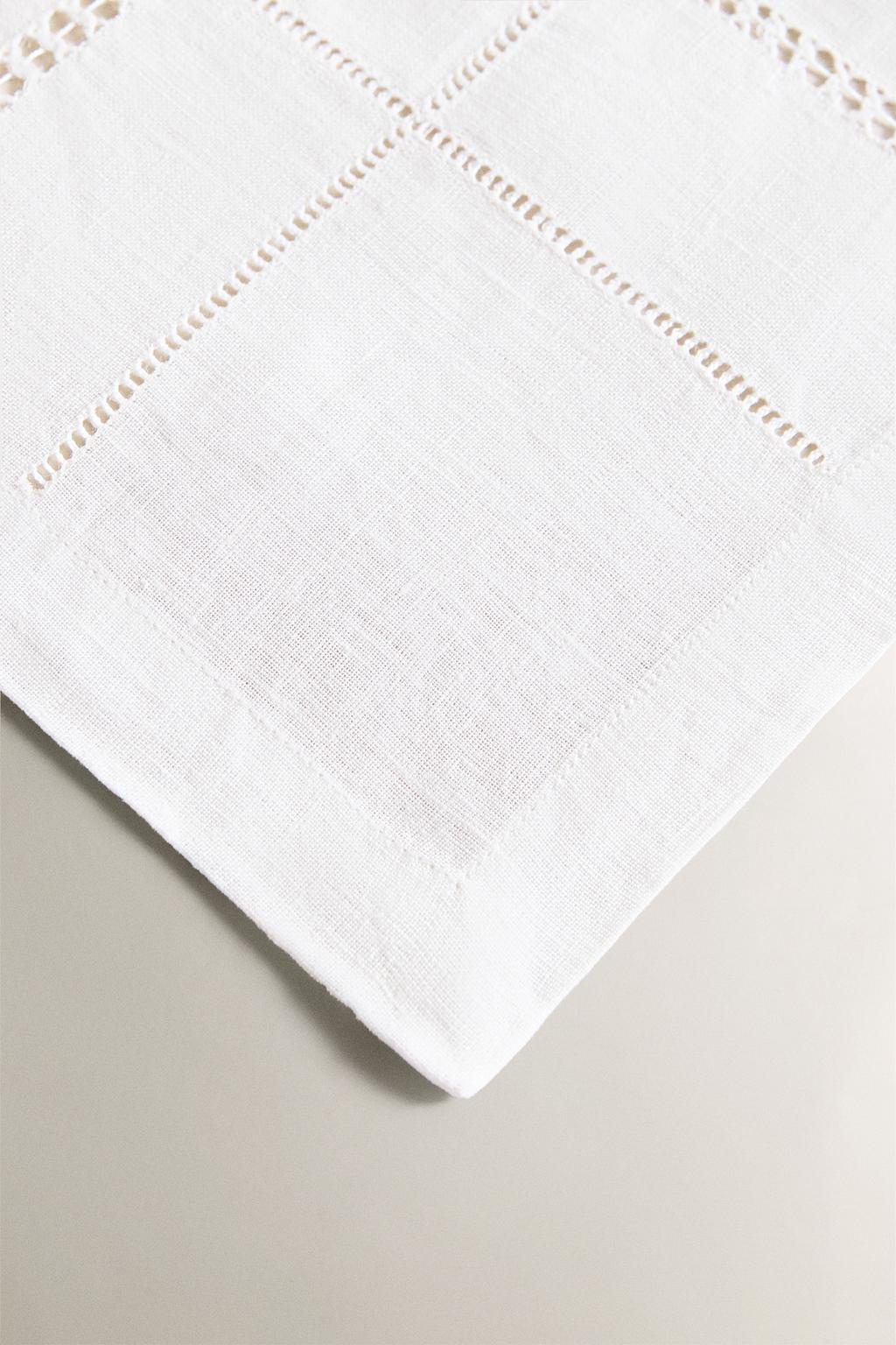 Скатерть из льна с вышивкой и ажурным краем