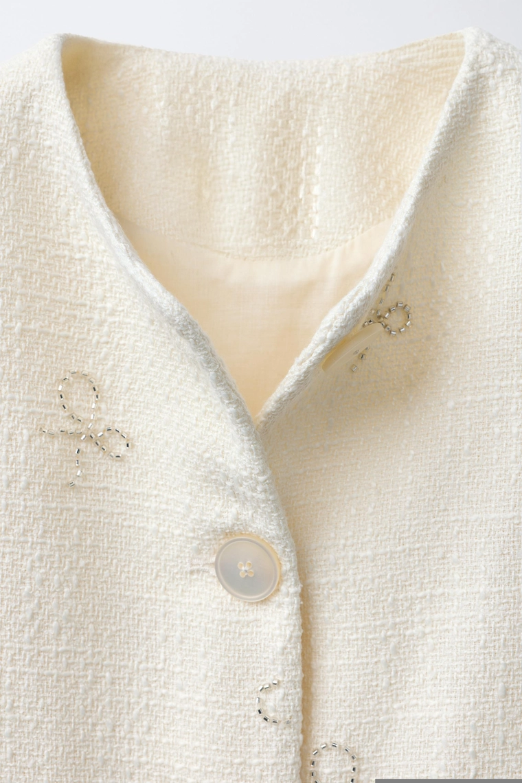 СТРУКТУРНЫЙ ЖАКЕТ С БАНТАМИ И БЛЕСТКАМИ