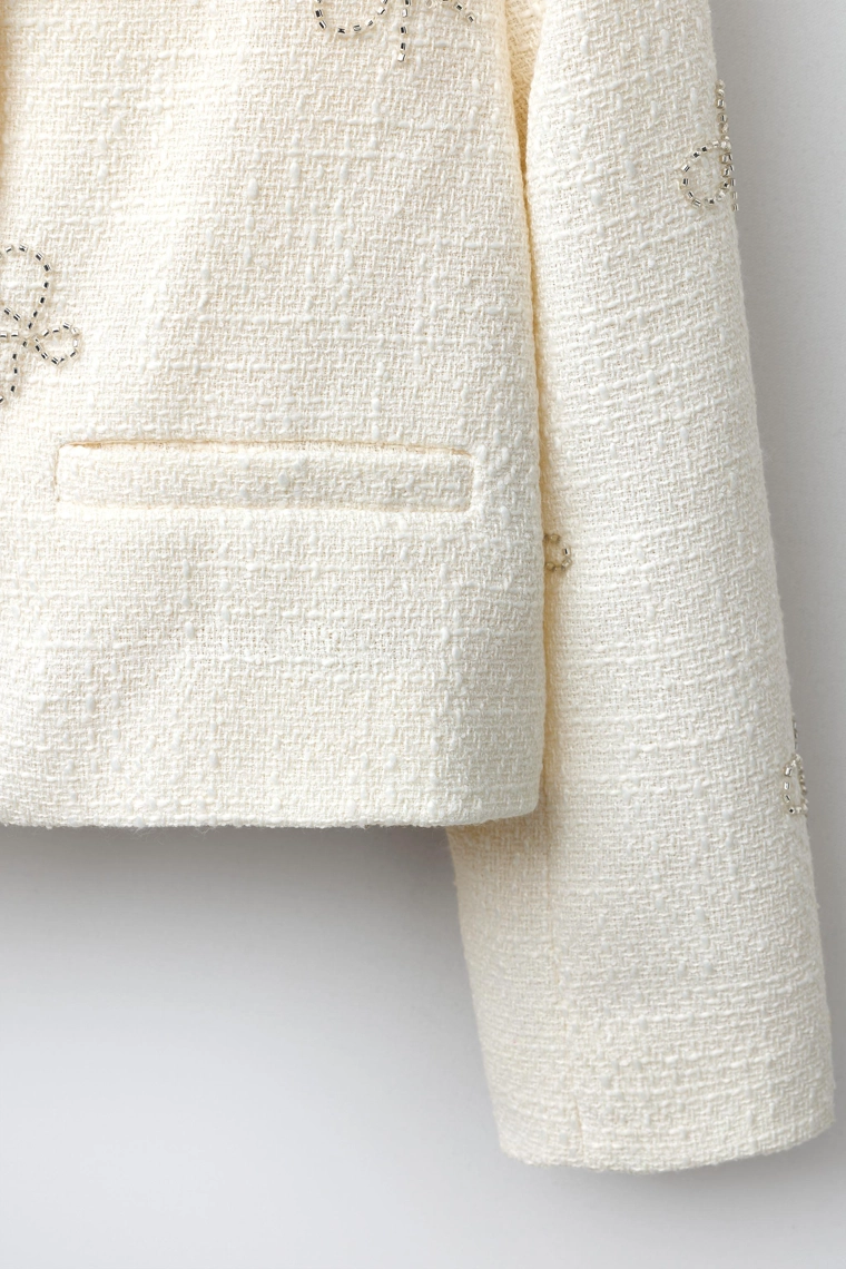 СТРУКТУРНЫЙ ЖАКЕТ С БАНТАМИ И БЛЕСТКАМИ