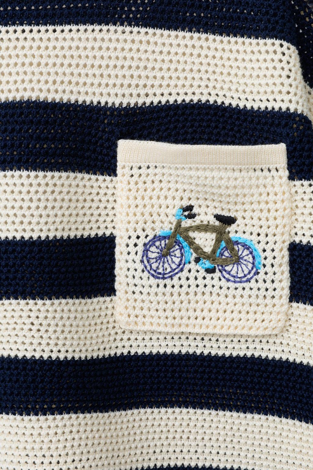 ТРИКОТАЖНАЯ ФУТБОЛКА С ВЫШИВКОЙ И КАРМАНОМ