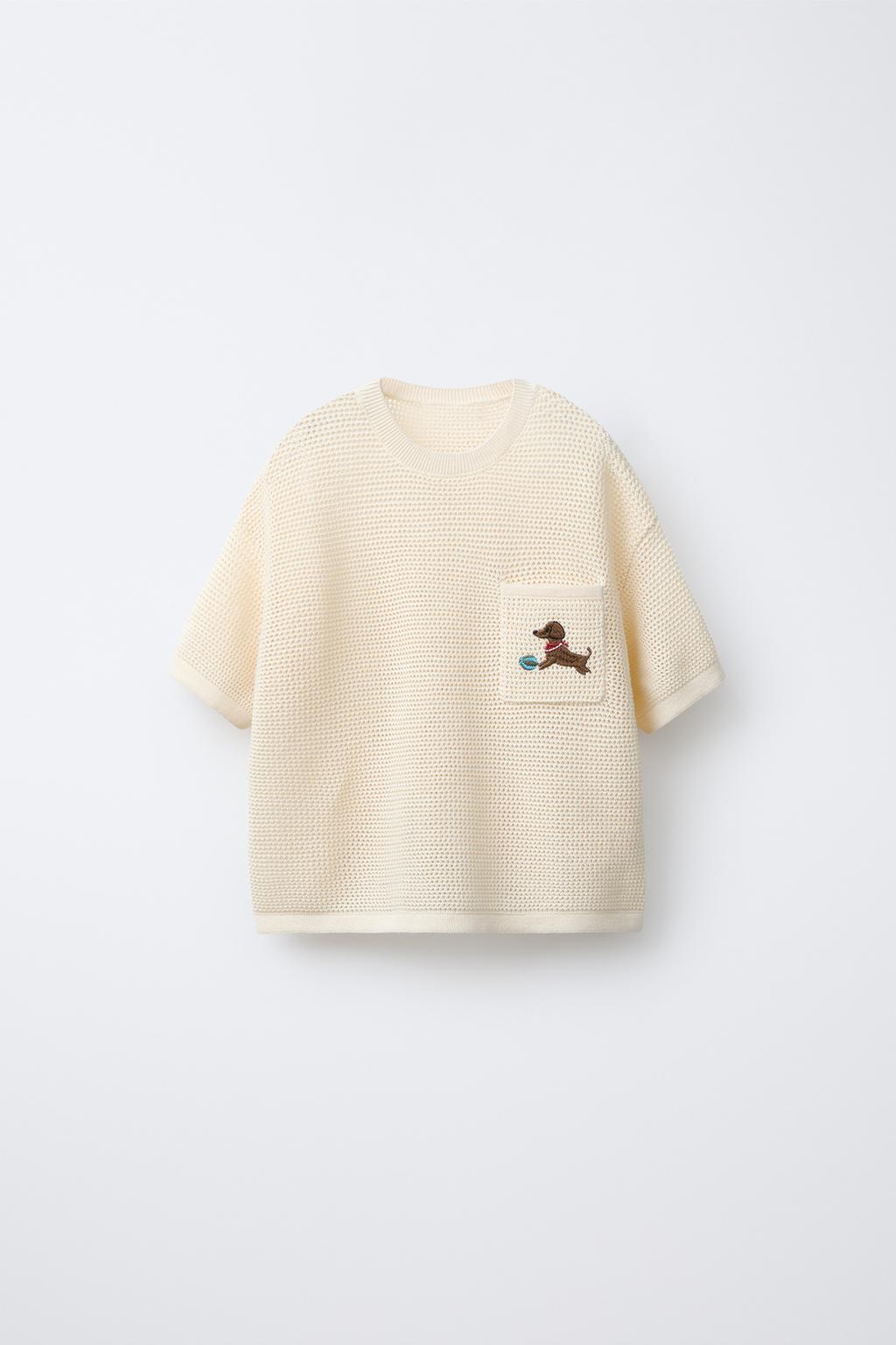 ТРИКОТАЖНАЯ ФУТБОЛКА С ВЫШИВКОЙ И КАРМАНОМ