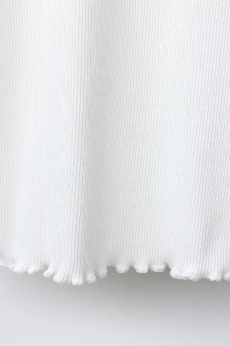 ФУТБОЛКА В РУБЧИК С ЦВЕТАМИ И БУСИНАМИ