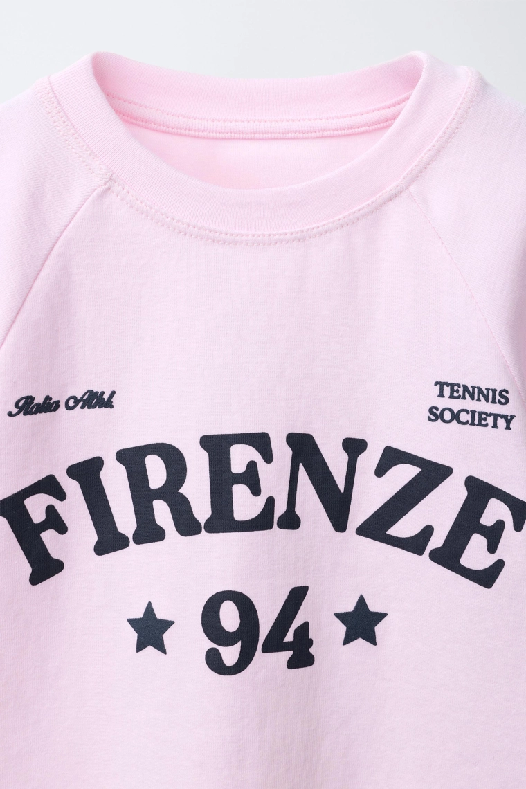 ФУТБОЛКА С ОБЪЕМНЫМИ РУКАВАМИ И НАДПИСЬЮ